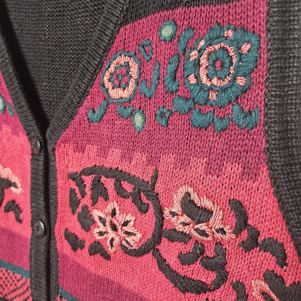 White Stag Vintage Knit Embroidered Black Red Floral Vest Grandma-core SIZE SP - Picture 3 of 5